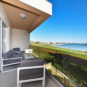 https://beachfront-three-bedroom-villa-with-hot-tub-sgb1.hotelinzadar.com